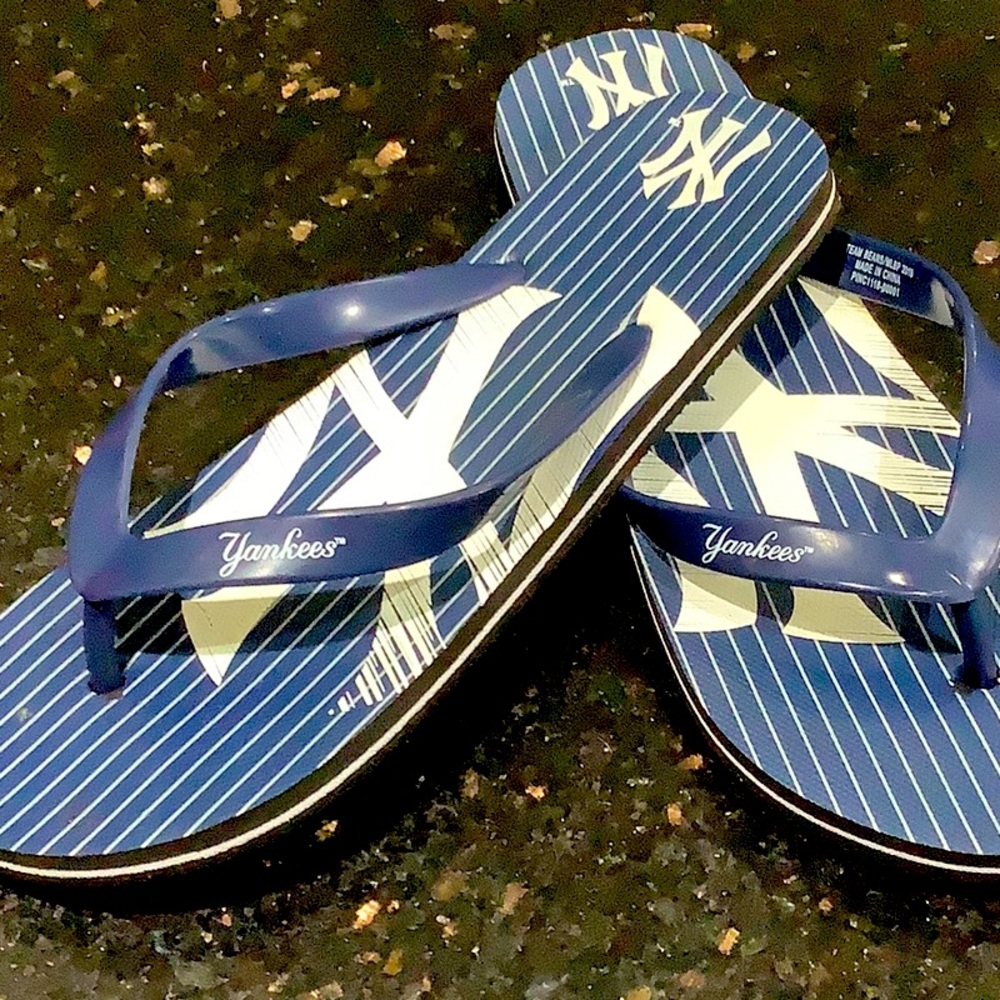 NY Yankees flip flops!  Like new!